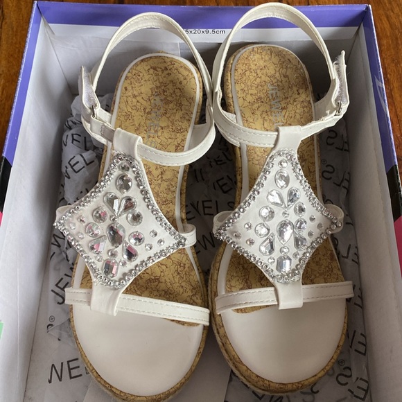 Jewels Princess Dress Shoes for Girls - Picture 14 of 15